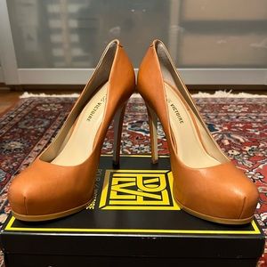 Pour La Victoire Irina Platform Pump in Luggage color Nappa Leather 8.5